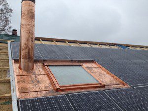 Insertion d'un Velux et d'une cheminée dans la surface de panneaux