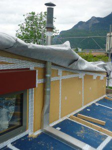Le tuyau de ventilation a été dévié pour ne pas gêner les panneaux solaires