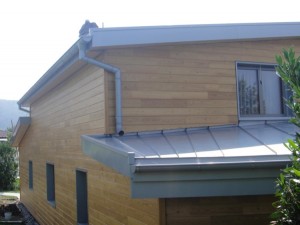 Pour des toitures à faible pente, le placage métallique est la solution la plus esthétique et la plus durable