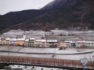 En comparaison avec les toitures voisines, la neige ne fond pas sur ces deux toitures