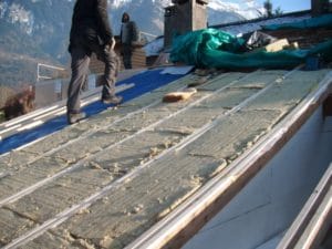 L'espace entre chevron est comblé avec de la laine minérale