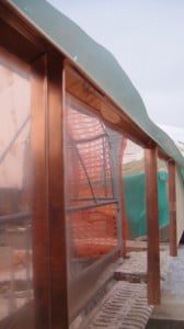 Blindage des bords de toiture avec des agrafes debout pour avoir un visuel bien structuré