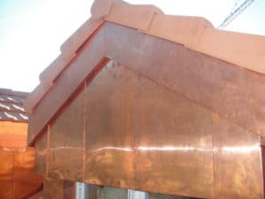 Fronton de lucarne