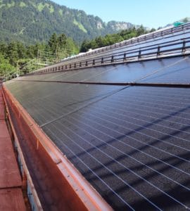 Installation photovoltaïque avec barre-neige integré, ferblanterie en cuivre
