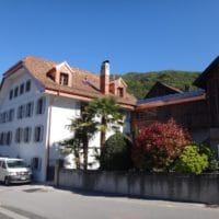 Toiture en tuiles plates avec ferblanterie en cuivre