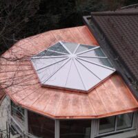 Placage en demi-cercle en cuivre avec verrière