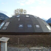Toiture en dôme, Eternit avec plusieurs Velux